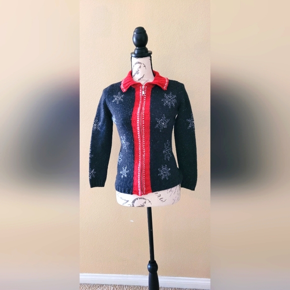 PETITE SOPHISTICATE SNOWFLAKE ZIP UP Sweatrr - Picture 1 of 8